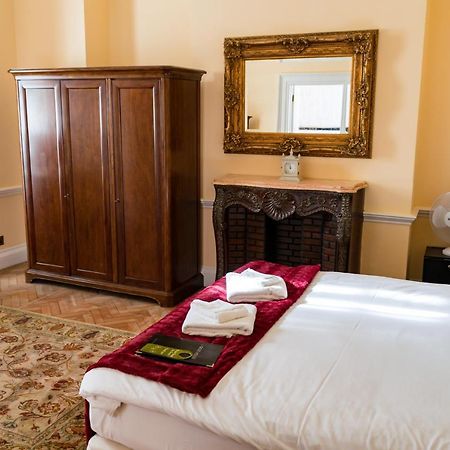 St Giles House Hotel NWI Buitenkant foto